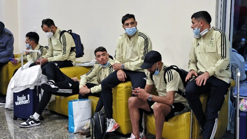 بِالفيديو: وصول “محاربي الصحراء” إلى الكاميرون