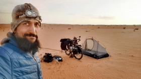 شاب يتنقل من وهران إلى تمنراست على متن دراجة