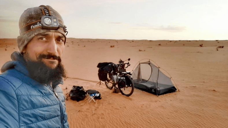 شاب يتنقل من وهران إلى تمنراست على متن دراجة