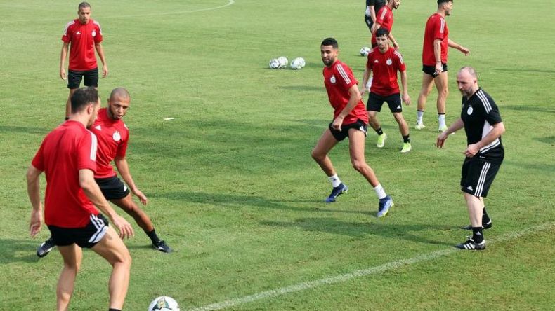 بيين سبورت: بلماضي خطف النجومية من محرز في حصة تدريبية (فيديو)