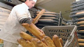 وزير التجارة يجتمع بالخبازين لضبط الأسعار