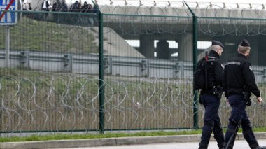 Calais: un Algérien roué de coups de chaîne métallique par des maigrants