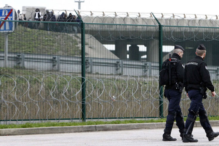 Calais: un Algérien roué de coups de chaîne métallique par des maigrants