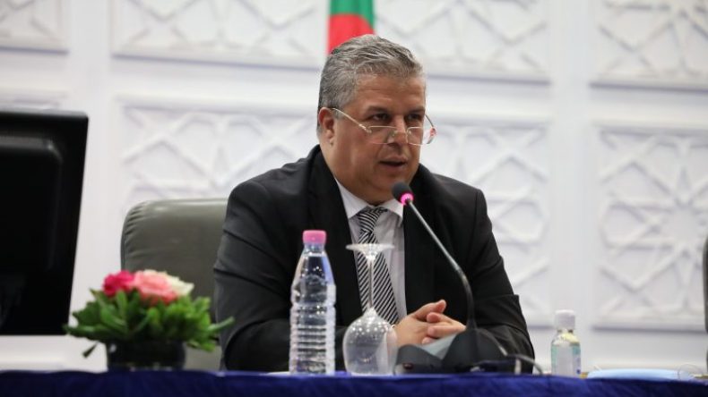 رئيس “الفاف” يرفض تأجيل أو تجريد الكاميرون من حق تنظيم “الكان”