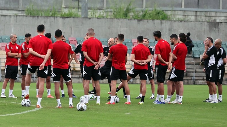 4 لاعبين جزائريين سَيُواجهون “الفيلة” بِهذا الهاجس