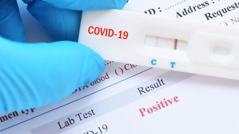 تحاليل “كورونا” مزورة للعبور بالمطارات.. وفرق طبية بالمرصاد