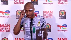 هذا ما دار بين نجم غانا ومدرب الغابون بعد الشجار العنيف بين المنتخبين