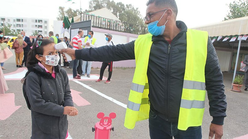 العودة إلى المدارس الأحد والعطل المرضية بأسبوع واحد