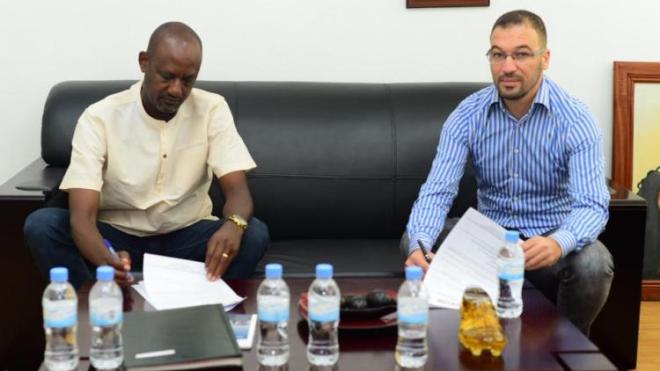 “الفيفا” تُنصف مدربا جزائريا وتُعاقب فريقا روانديا