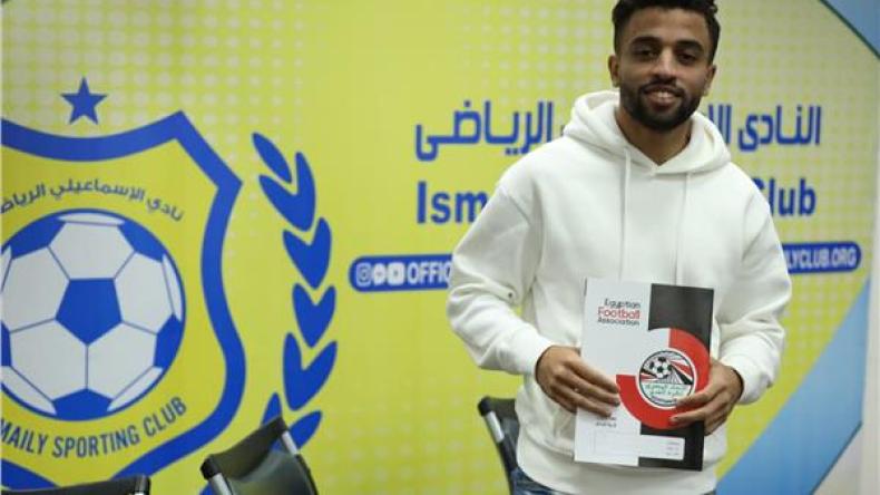 مسؤولو الإسماعيلي المصري يبحثون عن بن خماسة لإقناعه بالبقاء