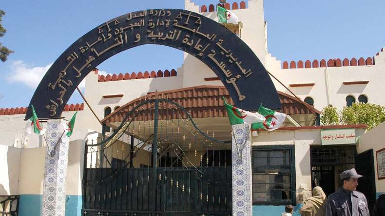 السجون ممنوعة على الأطفال أقل من 16 سنة