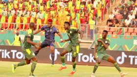 لباس لاعبي منتخبَي السنيغال وجزر الرأس الأخضر لا يسرّ الناظرين!