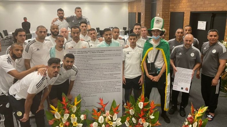 دعم قوّي من الجمهور الجزائري لِبلماضي ولاعبيه