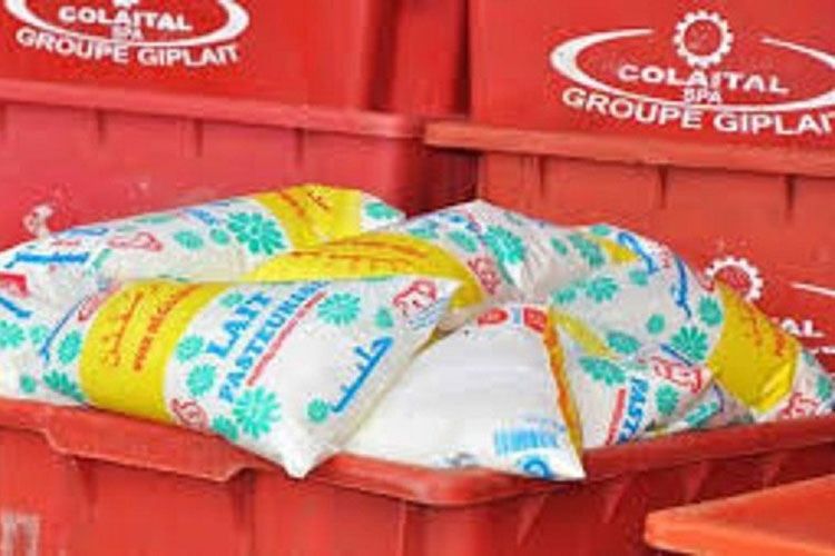 Le lait en sachet restera a 25 dinars