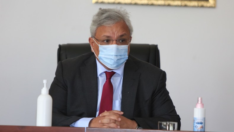 هل الدواء الجنيس فعال؟..  وزير الصناعة الصيدلانية يجيب