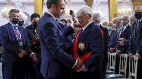 ماكرون يسارع الخطى لترتيب أوراقه قبل الرئاسيات