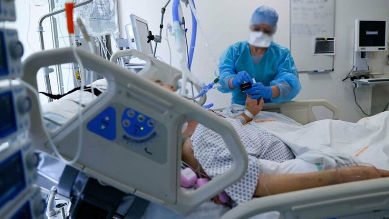 أطباء يحذّرون من العلاج الذاتي لمتحورات كورونا