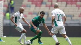 بلعمري يضيع مكانته وفيغولي وبراهيمي معا في خط الوسط