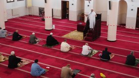 معاقبة كل إمام يصمت عن تهاون المصلين