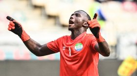 بِالفيديو: حارس سيراليون يبكي ولم يُصدّق ما حدث!