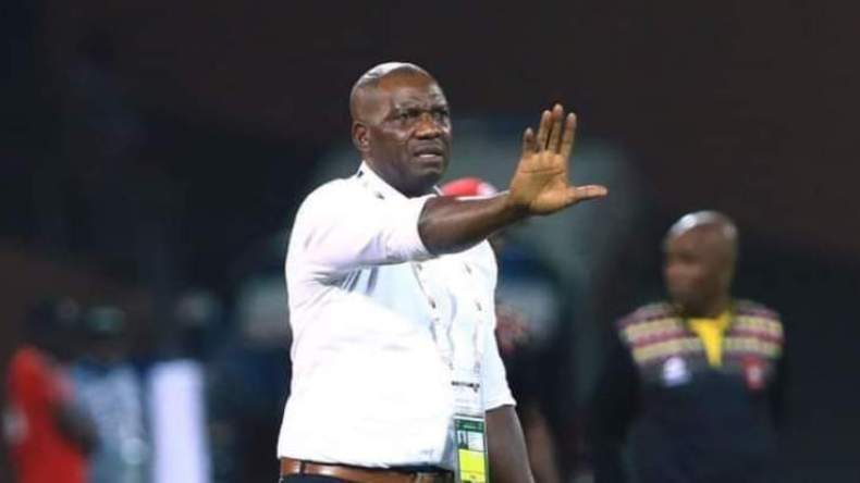 في نيجيريا يوجد 211 مليون مدرب!