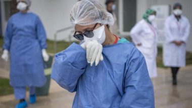 La 4e vague continue de faucher des vies parmi les personnels soignants