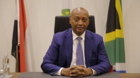 رئيس “الكاف”: الجزائر فخر إفريقيا ومحاربو الصّحراء منتخب رائع