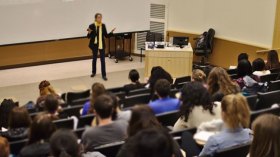 لا تظلموا أساتذة الجامعة!