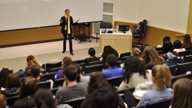 لا تظلموا أساتذة الجامعة!