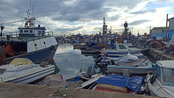عنابة: إنقاذ 6 بحارة بعد احتراق سفينتهم في عرض البحر
