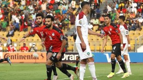 بالصور.. استشفاء الفراعنة بالكاميرون يثير استياء الجماهير المصرية