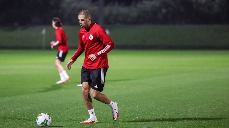 قناص محاربي الصحراء يشحذ سلاحه بِالهدف رقم “39”