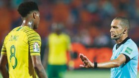 حكم مغربي مُثير للجدل يمنح 15 إنذارا وبطاقة حمراء!