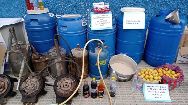 بالصور.. الشرطة تفكك ورشة سرية لصناعة الفودكا الروسية بباتنة