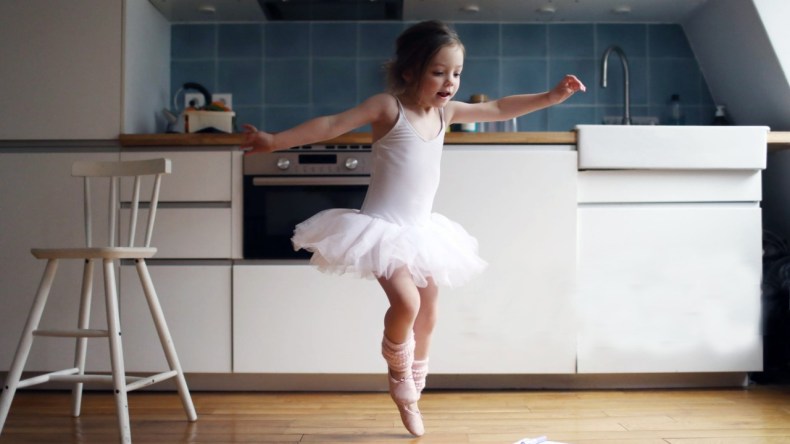 رقص الباليه يقتحم البيوت الجزائرية