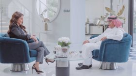 بالفيديو.. فيلسوف وراء عزوف إليسا عن الزواج!