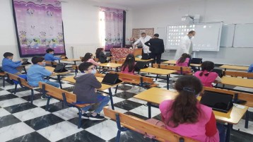 ثقل المحفظة.. هل يُحلّ باللوحات الرقمية؟!