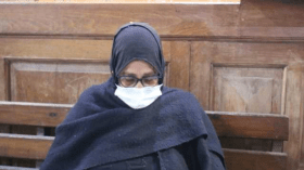 بالفيديو.. قتل شقيقته حرقا بسبب الميراث وأمّه أنقذته من الإعدام!