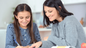 بعد أن تحولن إلى معلمات في بيوتهن.. أمهات يتأهبن للفصل الثاني مع أطفالهن