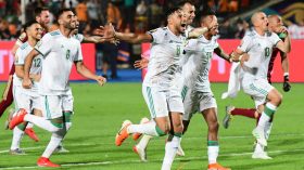 موقع عالمي يرد على المشككين في سلسلة اللاهزيمة للمنتخب الجزائري