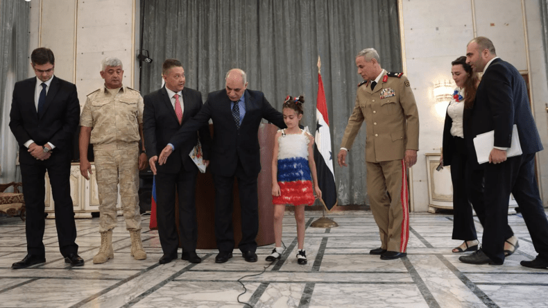 مع بداية العام الجديد.. بوتين يراسل فتاة سورية حلمها أن تصبح طبيبة عسكرية