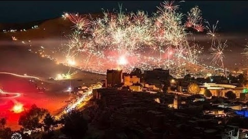 سياح يتطوّعون لتنظيف تاغيت بعد الجدل حول أوساخ الاحتفال بالعام الجديد!