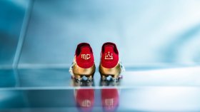 ضجة بشأن حذاء محمد صلاح الذهبي في أمم إفريقيا.. هذا سعره وسر الرقم 69! 