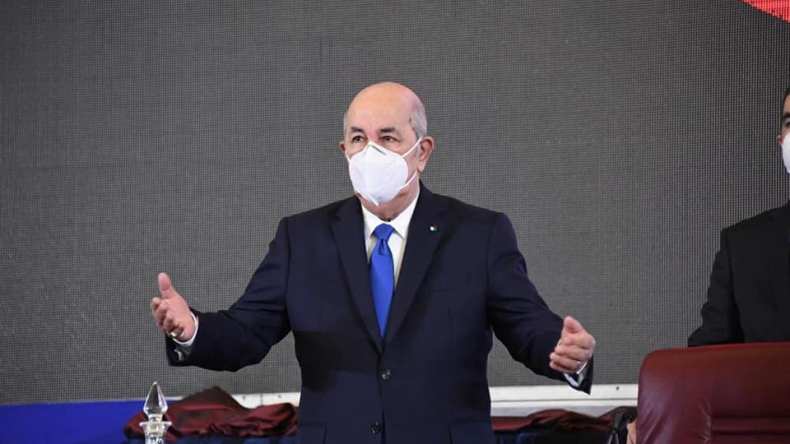 الرئيس تبون يجدد دعمه ومساندته المطلقة للمنتخب الوطني