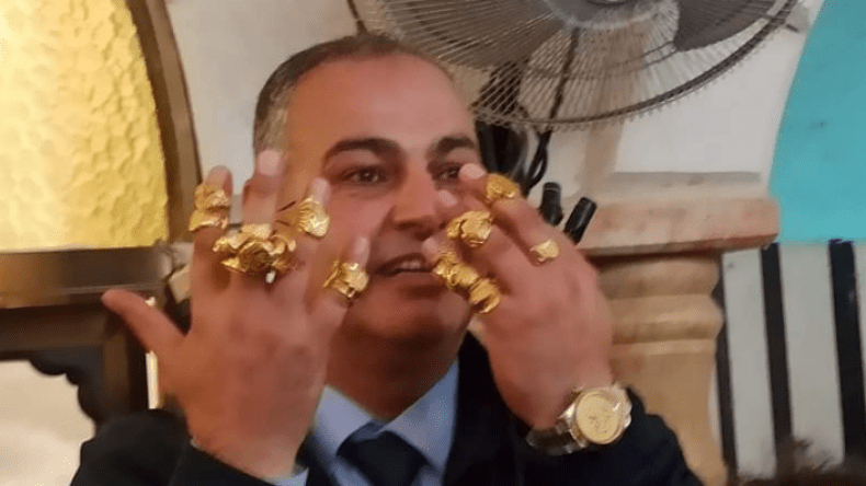 بالفيديو والصور.. فلسطينيات يتبرعن بـ 41 خاتم ذهب لإعمار مسجد