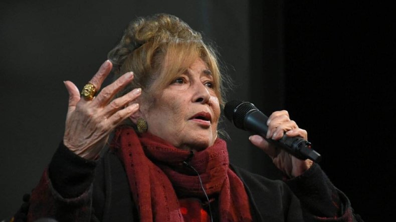 بالفيديو.. منى واصف تتحدث عن “قسما” جميلة بوحيرد وأمنية الزواج بضابط جزائري