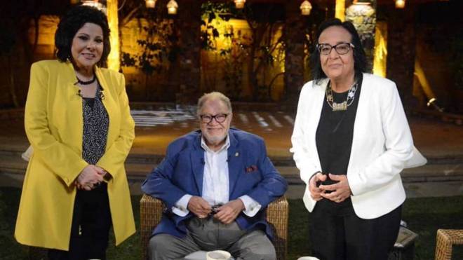 شاهد.. يحيى الفخراني يكشف سرّ استمرار زواجه 40 عاما