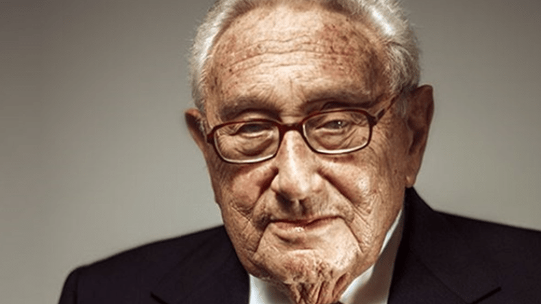 عمره 98 عاما.. وعينه على المستقبل!