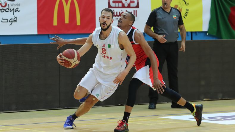 السلة الجزائرية تنهزم أمام تونس وتنافس على المركز الثالث