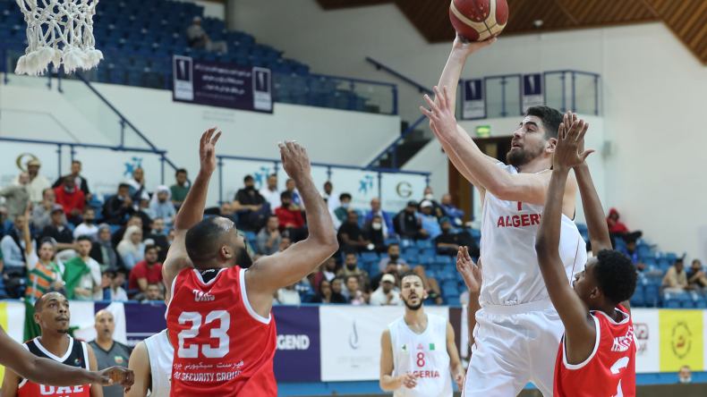السلة الجزائرية تواجه تونس في نصف نهائي البطولة العربية